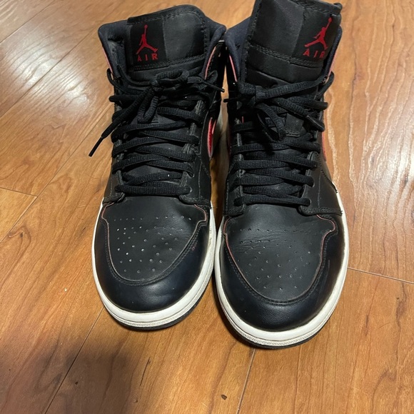 Jordan Black and Red Sneakers High-Top Leather - Picture 5 of 6